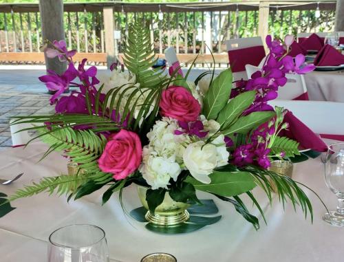 Scarlett's Flowers, Florist Bradenton Florida, Wedding Flowers, Reception Flowers